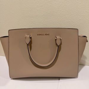 Michael Kors Tote Leather Bag in Tan Medium size